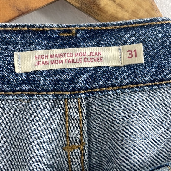 BNWT Levi’s Mom Jeans - Picture 2 of 6
